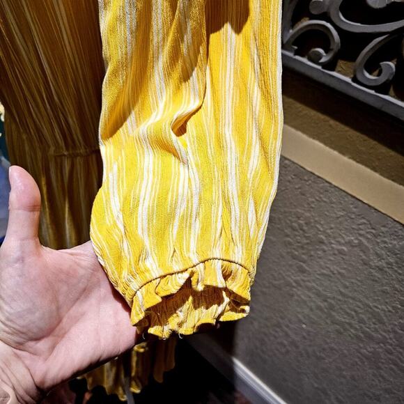 Lauren Conrad L Buttery Yellow and White Boho Tiered Peasant Garden Veranda - Picture 7 of 8